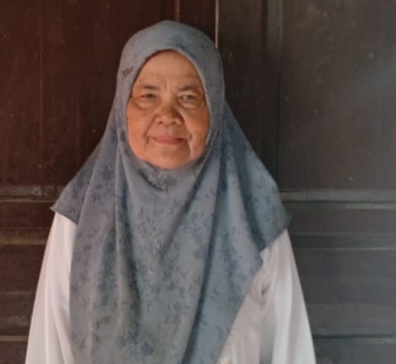 Hj Armah, pedagang pasar Ciomas