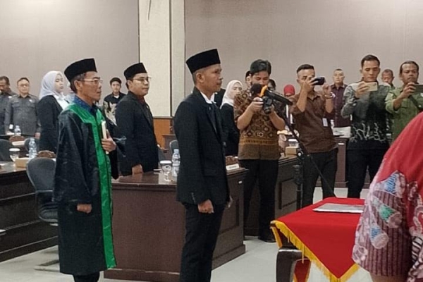 Rasid Resmi Dilantik Sebagai Anggota DPRD Lebak Gantikan Almarhum Juned