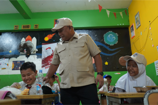 BGN Tegaskan Susu Bukan Menu Wajib, Pangan Lokal Jadi Prioritas