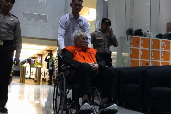 Mantan Direktur Pengolahan PT Pertamina Ditangkap KPK, Diduga Terima Fee Rp 1.7 miliar 