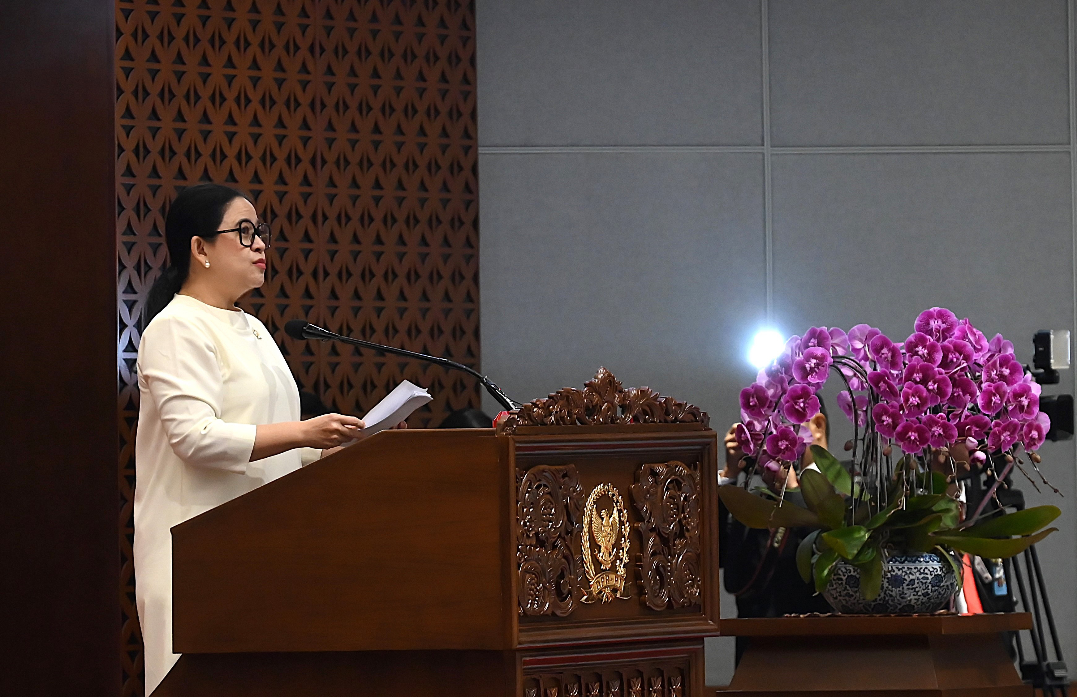 Ketua DPR RI Puan Maharani saat membukaan Masa Persidangan III Tahun Sidang 2025-2026 digelar dalam Rapat Paripurna yang berlangsung di Gedung Nusantara II DPR RI, Senayan, Jakarta, Selasa (13/1/2026).