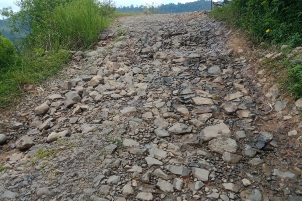 Bertahun-tahun Bertaruh Nyawa di Jalan Rusak, Warga Tiga Desa di Cibeber Menanti Janji Pemerintah