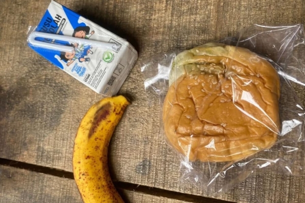 Hanya Roti, Pisang, dan Susu, Menu MBG di Cilograng Dipertanyakan