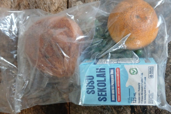 Menu MBG di Panggarangan Lebak Terdiri dari Susu, Roti, Jeruk, dan Kacang Polong