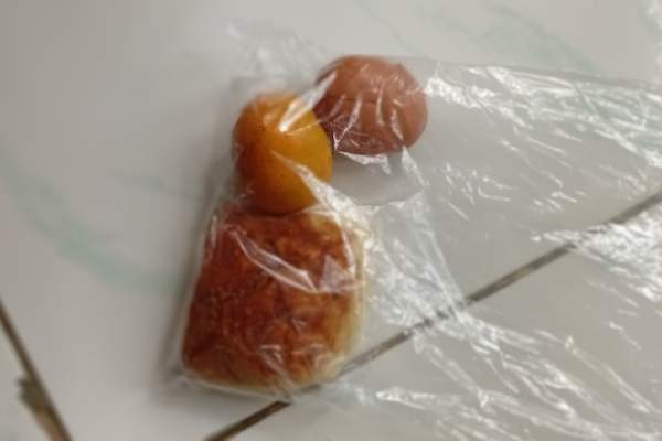 SPPG Salurkan MBG di Panggarangan. Siswa Terima Roti, Jeruk, dan Telur