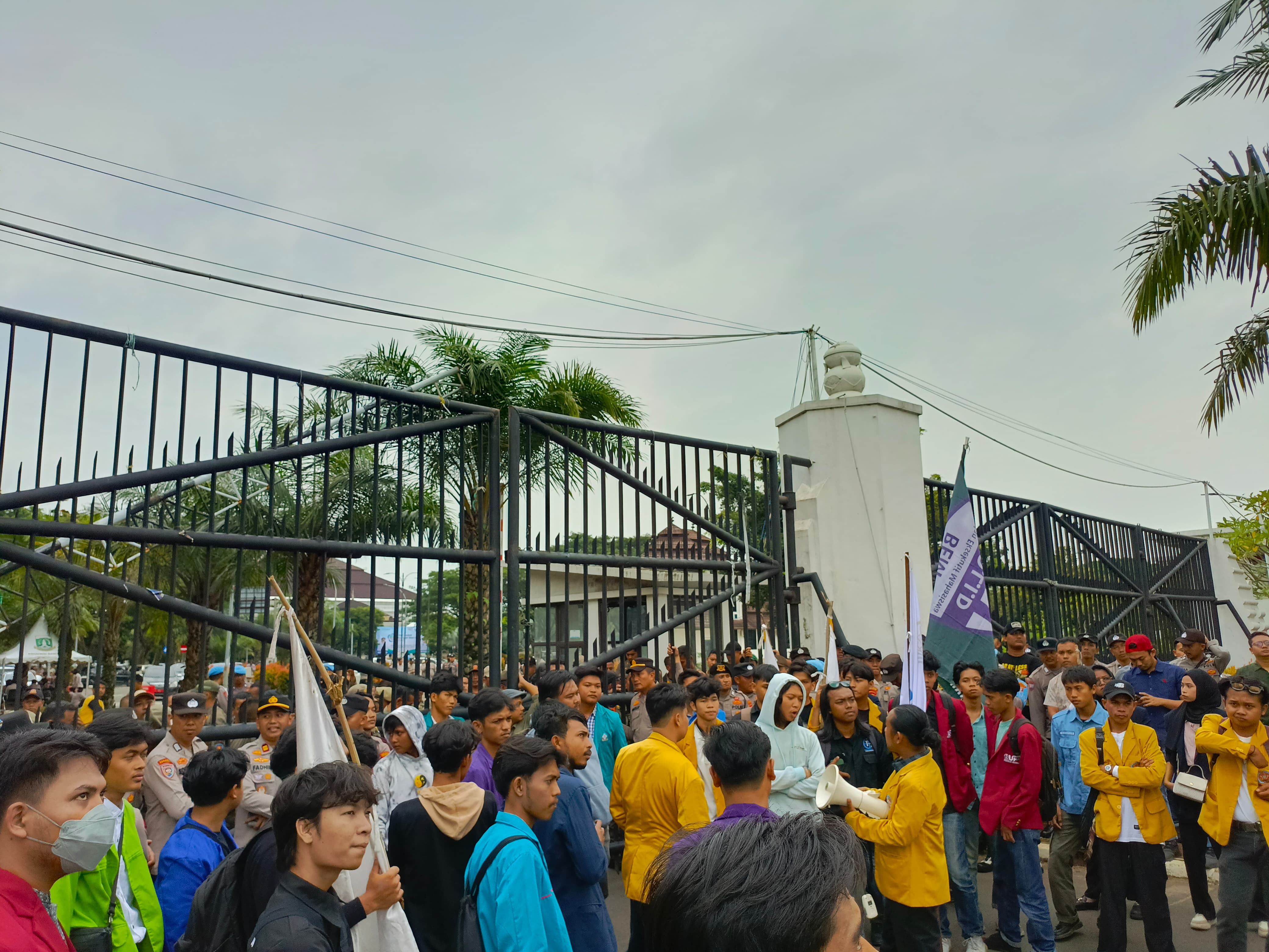 Presiden Mahasiswa (Presma) BEM Universitas La Tansa Mashiro, saat Penyampaian Aspirasi 