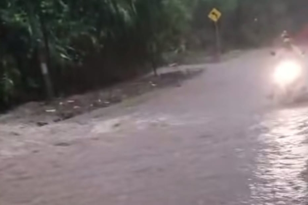 Jalan Raya Sawarna–Bayah Kerap Banjir Saat Hujan, Diduga Saluran Air Tersumbat