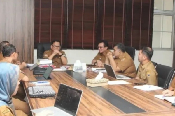Pimpin Rapat Optimalisasi Retribusi, Wabup Lebak Targetkan PAD 2026 Meningkat