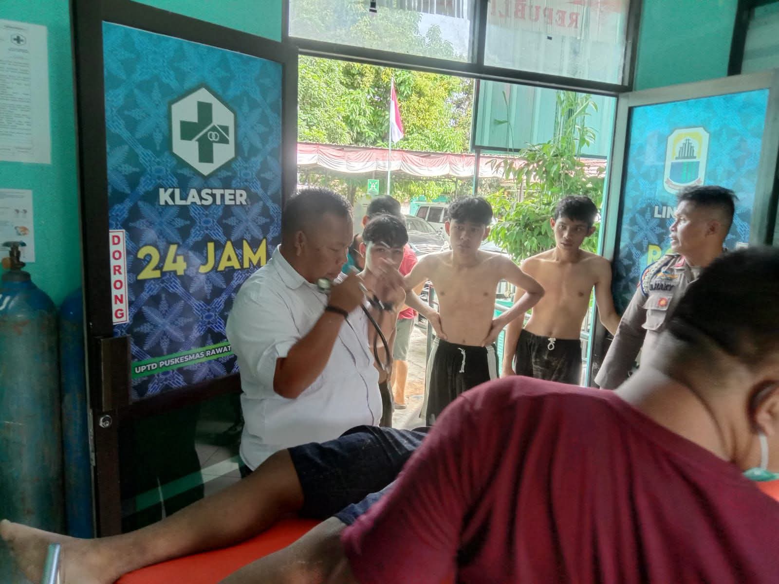 Penanganan korban terseret ombak Pantai Ciantir, Sawarna di Puskesmas Bayah 