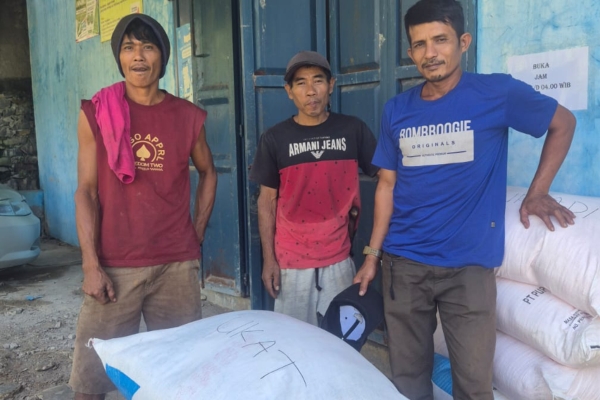 Kios Pemuda Tani Cimandiri Jual Pupuk Subsidi Sesuai HET, Petani Terbantu