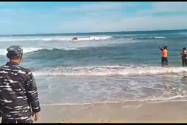 WNA Asal China Terseret Ombak di Pantai Cibobos, Cihara, Lebak, Masih Dalam Pencarian