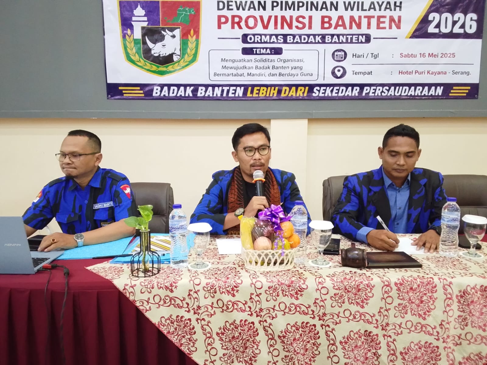 Asep Pahrudin (tengah), Ketua, Riswan Dainal Fansuri (Kiri) Sekretaris, Sojik Saputra (kanan) Bendahara