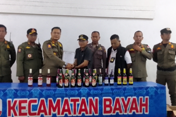 Satpol PP Lebak Amankan Sejumlah Miras dalam Razia di Bayah